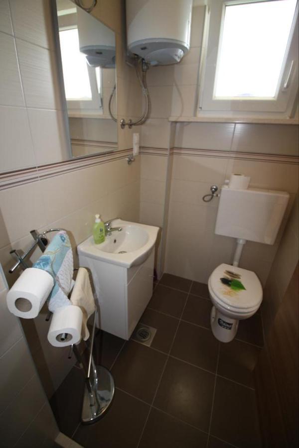 Privatna Soba Gita Apartamento Sumartin Exterior foto